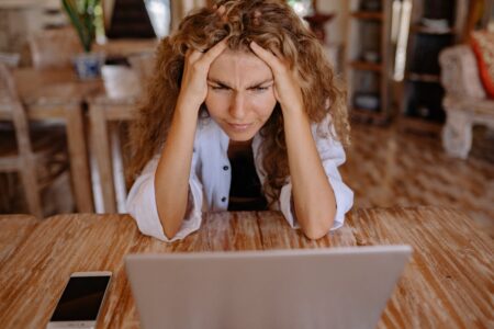 Signs of a Bad Real Estate Agent (7 Red Flags)