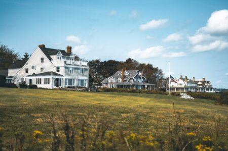What is the Average Real Estate Commission in Rhode Island?