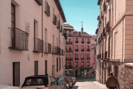Investing in Real Estate Abroad – How to Choose Wisely to Maximize ROI