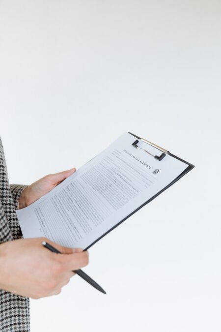 Key Differences Between a Lease Option & Lease-Purchase Agreement