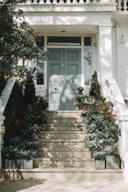 How Do I Sell a Home in a Bad Neighborhood? 