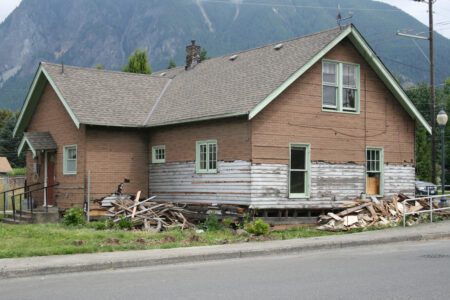 Should I Buy a Fixer-Upper or Move-in Ready Home?