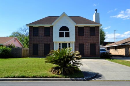 Lender or Realtor: Who Should You Talk to First Before Buying a House?
